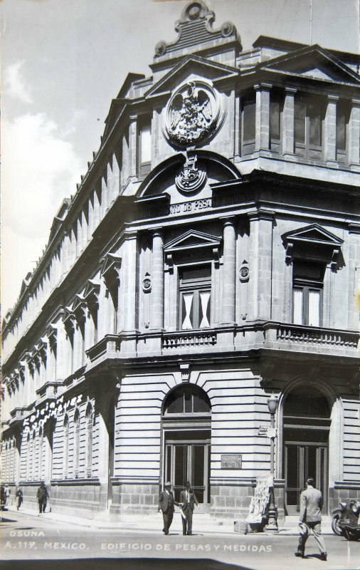 EDIFICIO DE PESAS Y MEDIDAS