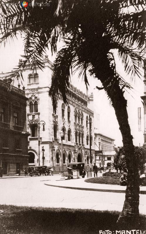 Palacio Postal y Calle de Tacuba