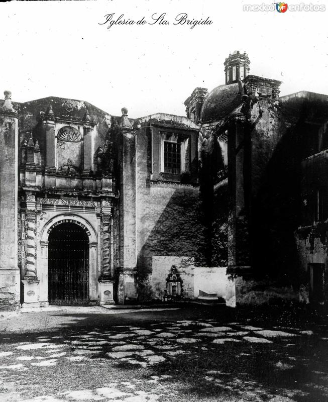 Accesos a la Capilla Real de Cholula en Puebla.