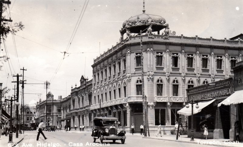 Avenida Hidalgo y Casa Arocena