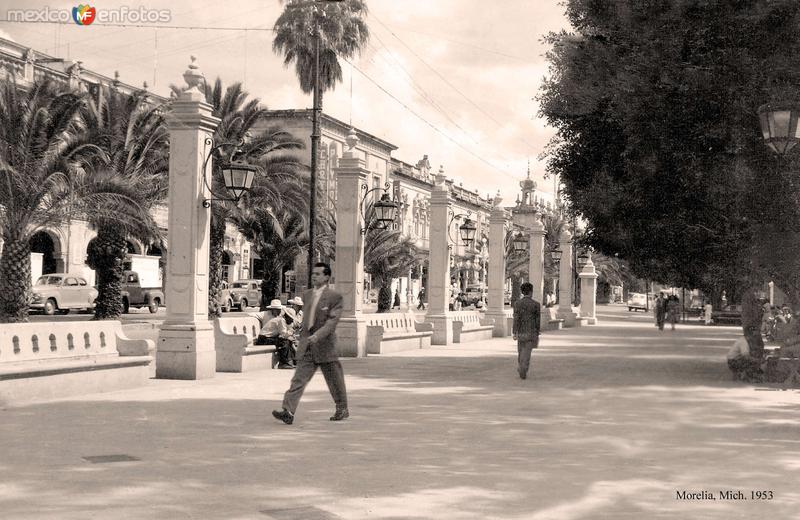 Morelia, plaza principal, 1953