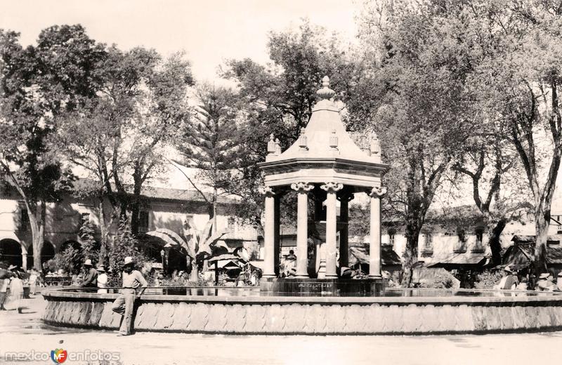 Pátzcuaro, fuente del jardín central