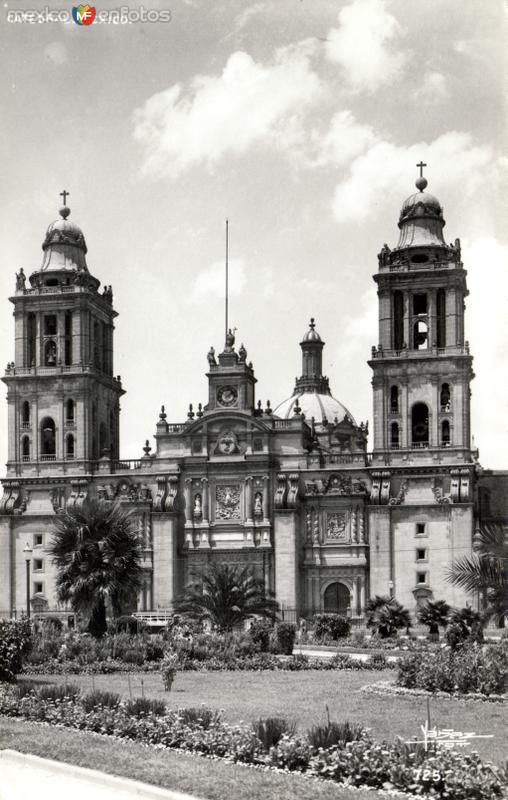 Catedral Metropolitana, desde el Zócalo