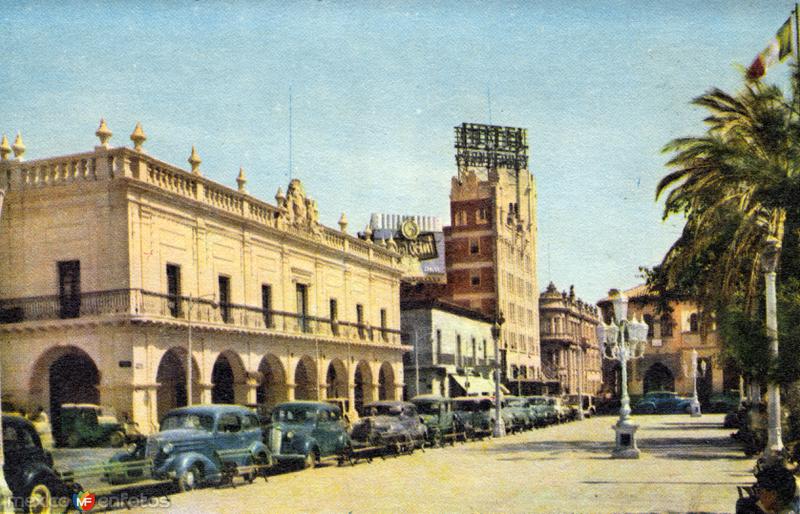 Palacio Municipal y Plaza de Zaragoza