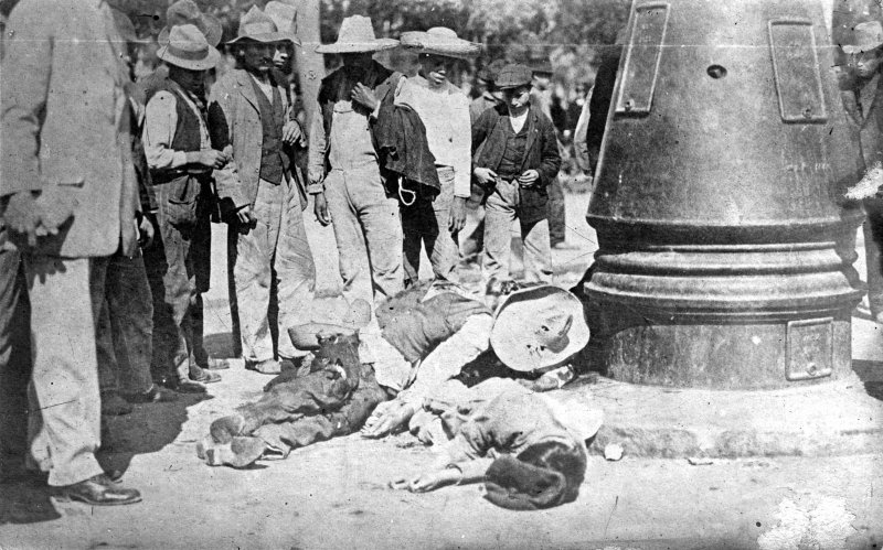 Muertos en la Calle de Balderas, durante la Decena Trágina (1913)