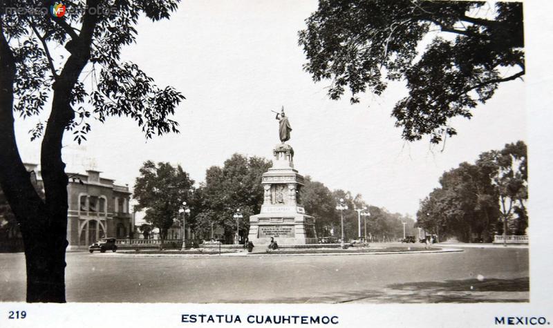 ESTATUA DE CUAHUTEMOC