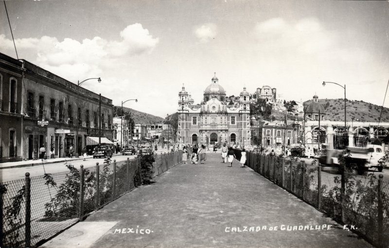 Calzada de Guadalupe, con la Basílica al fondo