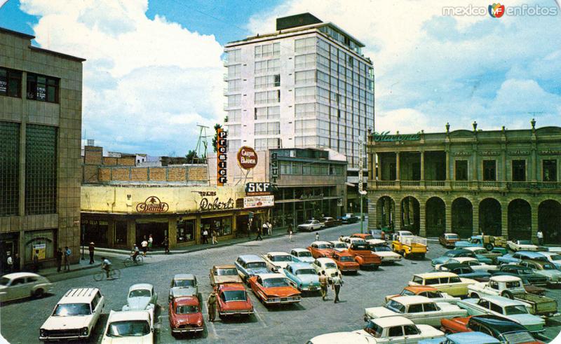 Plaza de los Fundadores y Hotel Panorama