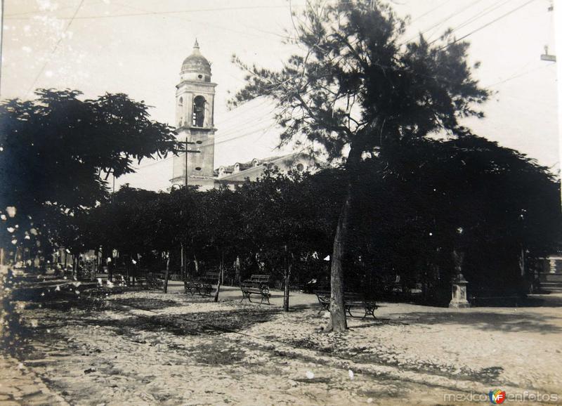 Plaza Principal y Catedral de Tampico