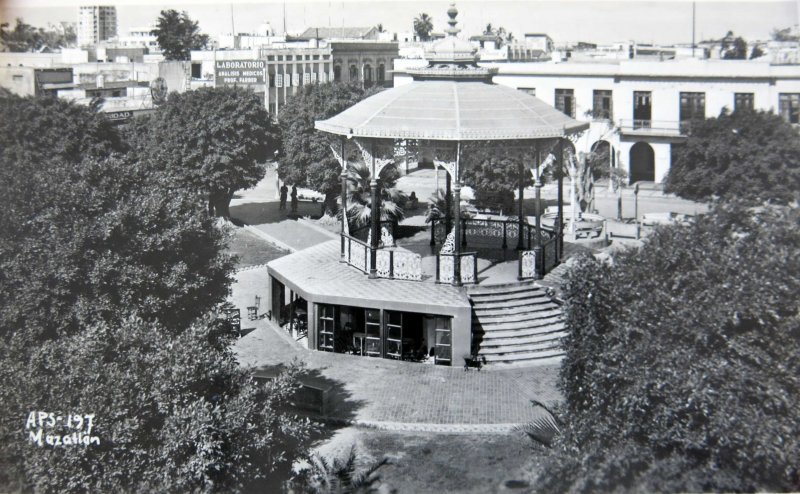 El Kiosko de la Plaza