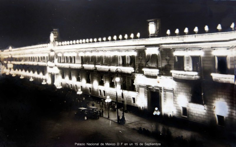 Palacio Nacional de Mexico D F en un 15 de Septiembre