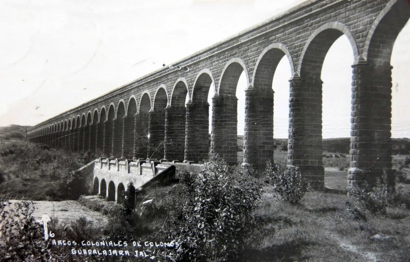 Arcos Coloniales del Acueducto de Los Colomos