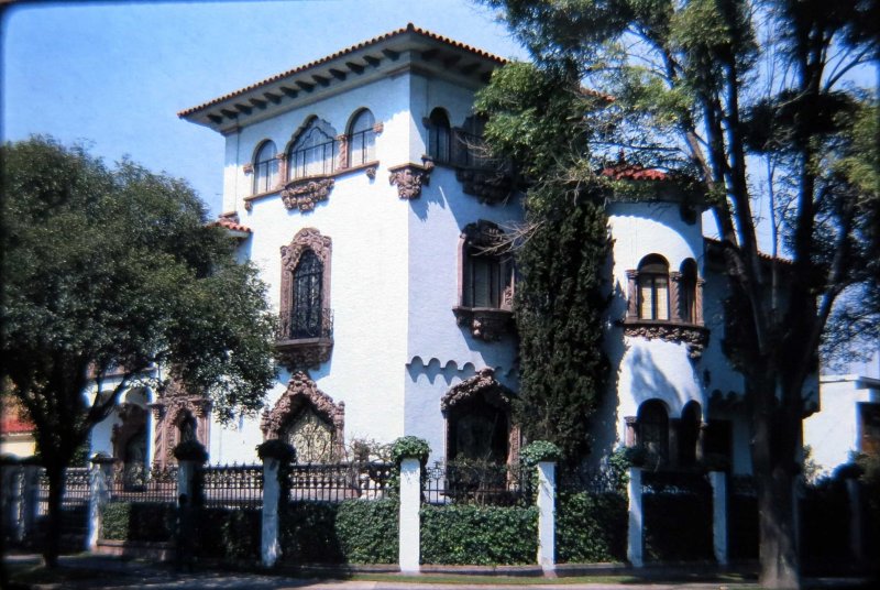 Casa de la familia Urbina, en Polanco (ca. 1975) - Ciudad de México,  Distrito Federal (MX14562403846309)