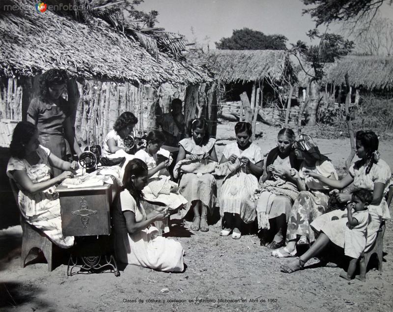 Clases de costura y confecion en Patzcuaro Michoacan en Abril de 1952