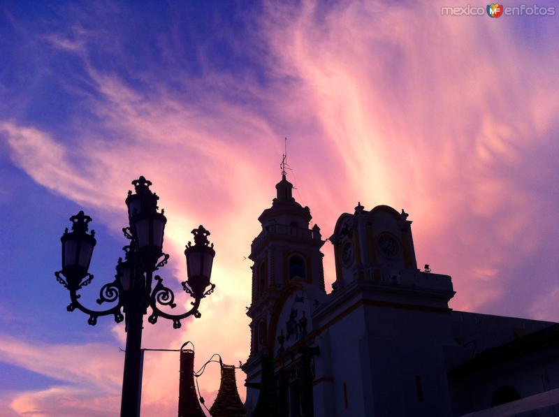 Parroquia de Santiago Apóstol al amanecer