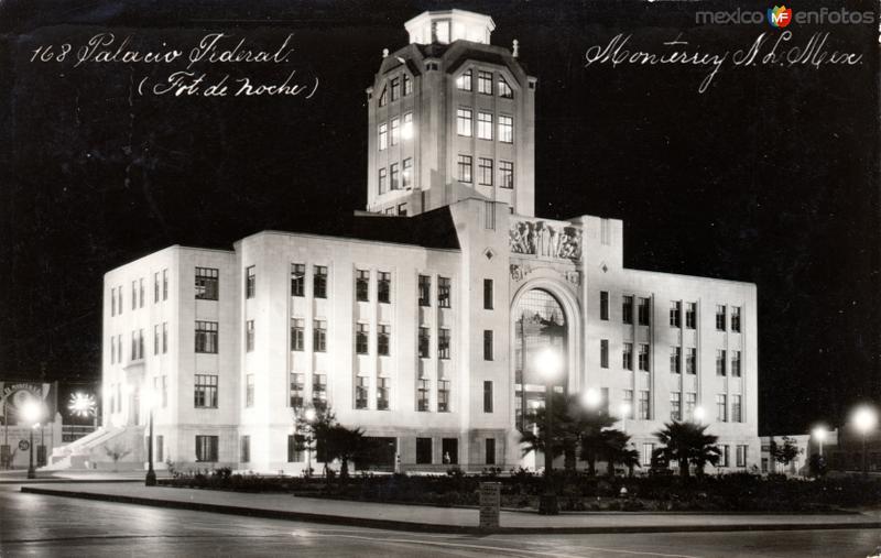 Vista nocturna del Palacio Federal