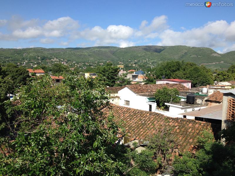 Vista del centro de Huitzuco con sus techos de teja de dos aguas. Julio/2016