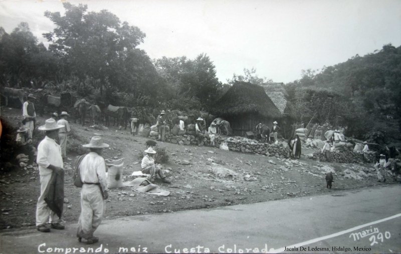 Tipos Mexicanos Comprando Maiz en La Cuesta Colorada