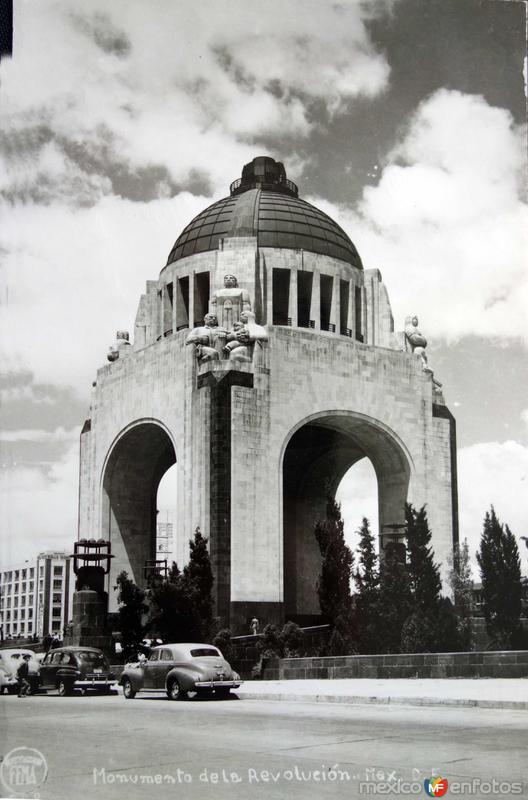 Monumento a La Revolucion - Ciudad de México, Distrito Federal (MX14825144774373)