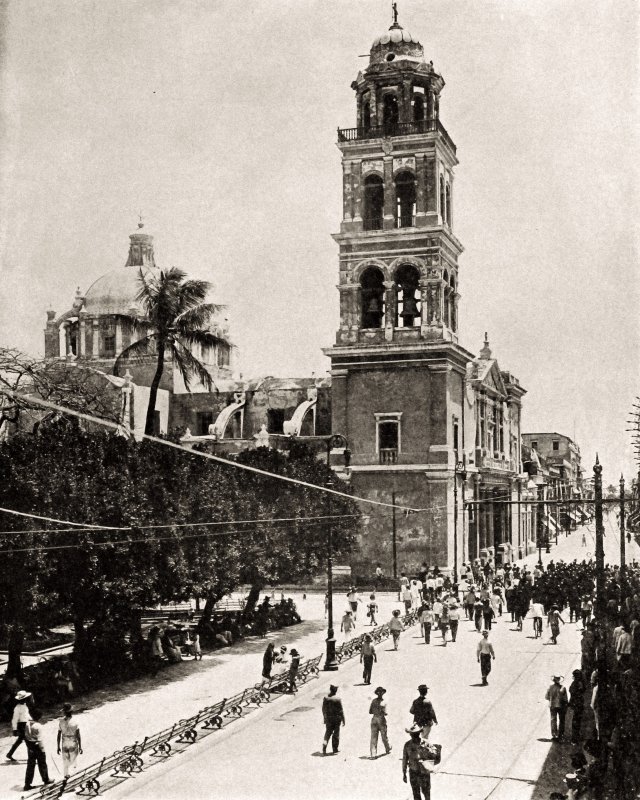 Zócalo y Parroquia