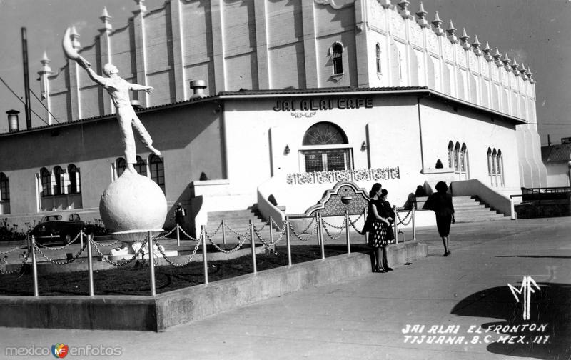 El Frontón (Jai-Alai)