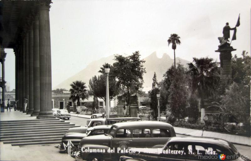 Las Columnas del Palacio de Gobierno.