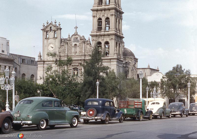 Catedral y Plaza Zaragoza (1954)