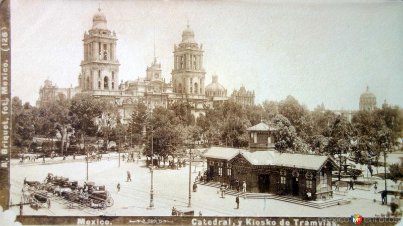 Catedral y Kiosko de Tranvias ( Fechada el dia 10 de Diciembre de 1903).