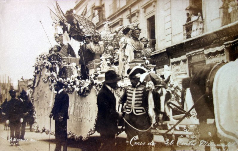 Carro alegorico de El Centro Mercantil con motivo de el Primer Centenario de la Independencia de Mexico 16 de Sep 1910.