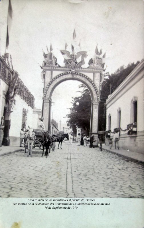 Arco triunfal de los Industriales al pueblo de Oaxaca