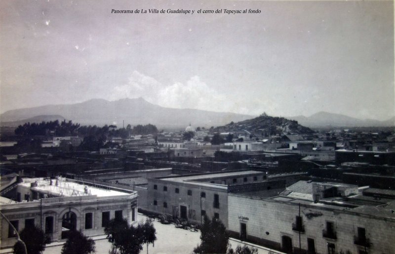 Panorama de La Villa de Guadalupe y el cerro del Tepeyac al fondo