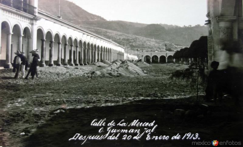 Calle de La Merced despues de la Erupcion de el Volcan de Colima el 20 de Enero de 1913