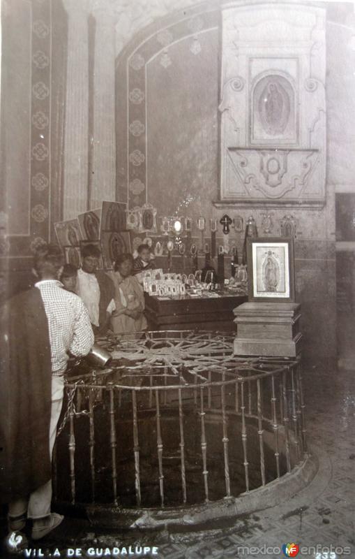 Interior de la Capilla de el Pocito en La Basilica de Guadalupe.