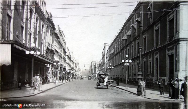 Calle cinco de Mayo.