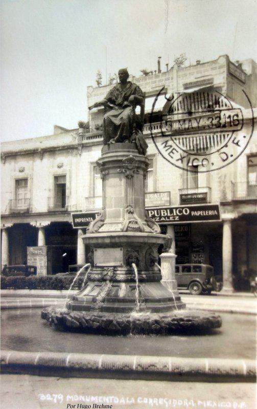 Monumento a La Corregidora Por el fotografo Hugo Brehme ( Fechada el 5 de Mayo de 1933 ).