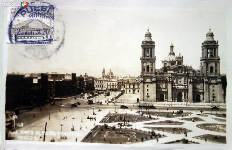 La Catedral y Monte de Piedad ( Fechada el 23 de Junio de 1930 ) .