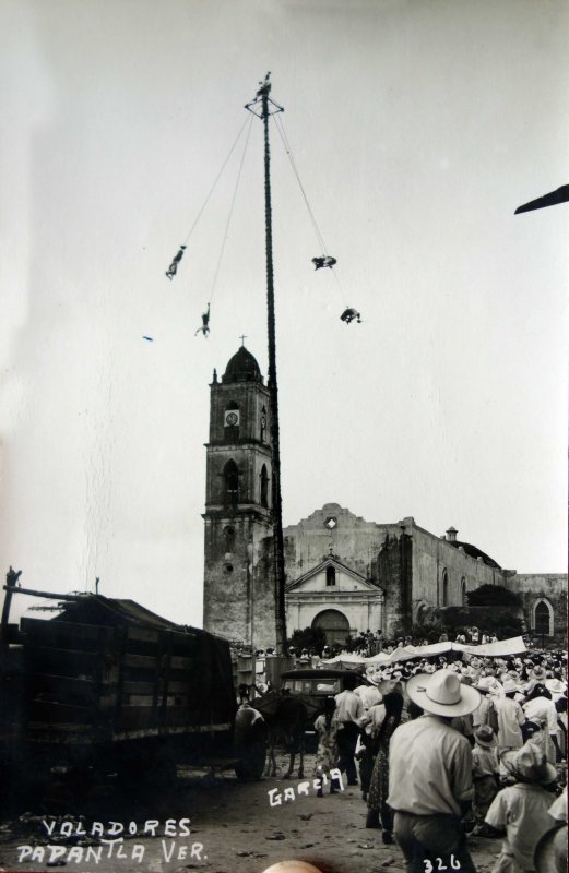 Tipos Mexicanos festival los Voladores de Papantla Veracruz.