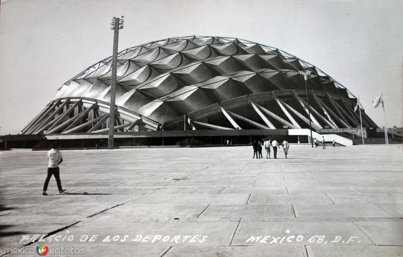 El palacio de los deportes.