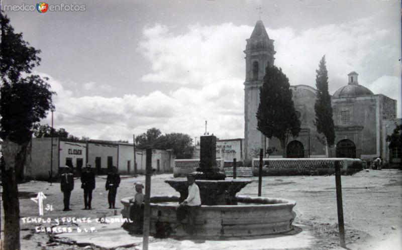 Templo y fuente colonial.