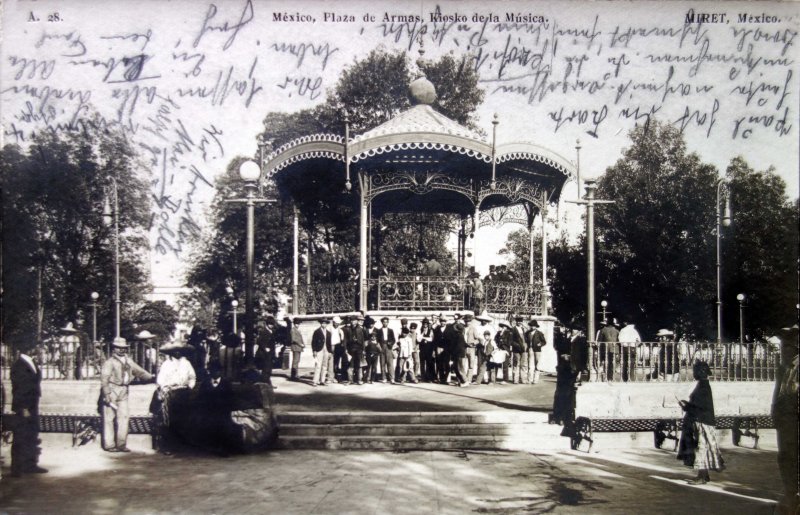 La Plaza de Armas kiosko de la Musica por el fotografo FELIX MIRET ( Circulada 5 de Junio de 1909 ).