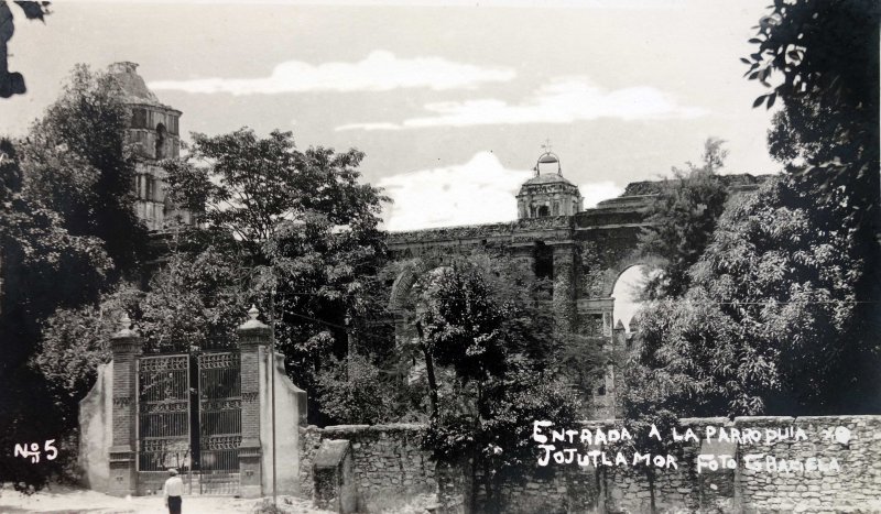 Entrada a La parroquia.