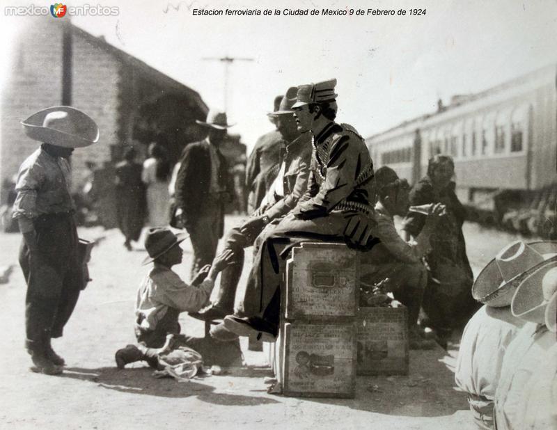 Estacion ferroviaria de la Ciudad de Mexico 9 de Febrero de 1924 .