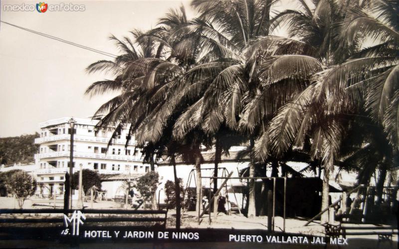 Hotel y jardin de ninos.