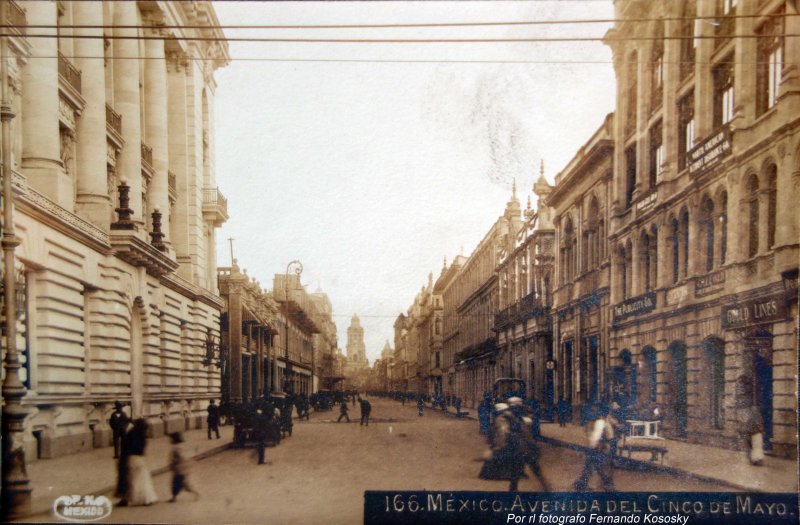 Avenida Cinco de Mayo Por el fotografo Fernando Kososky ( Circulada el 5 de Marzo de 1911 ).