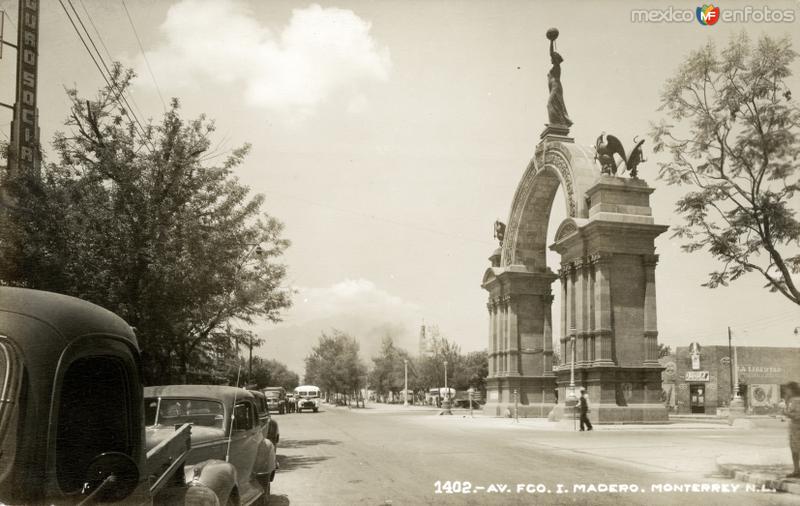 Avenida Madero y Arco de la Independencia