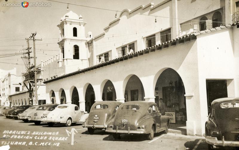 Edificio Rodríguez y Plaza del Foreign Club