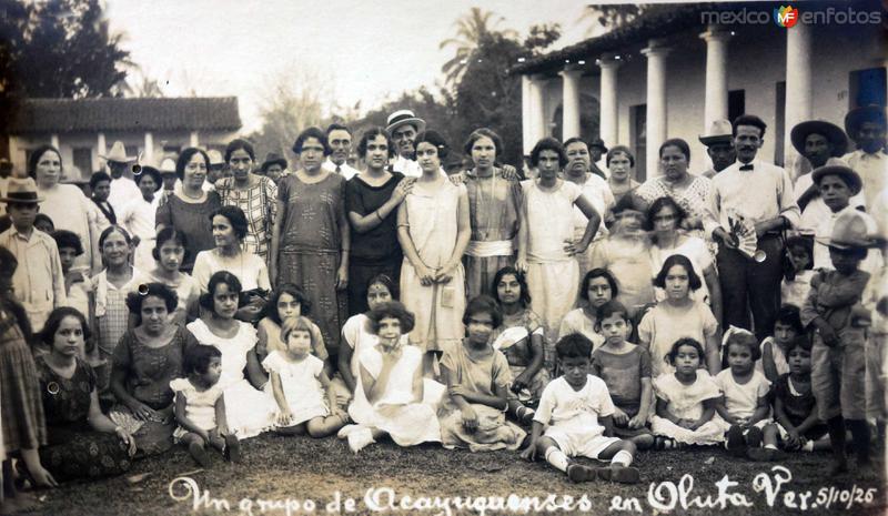 Un grupo de Acayuquenses en Oluta fechada el 5 de Octubre de 1926.