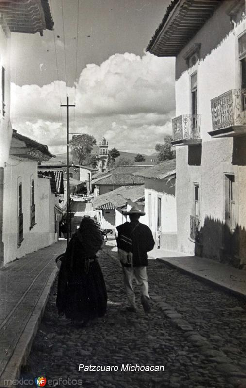 Escena Callejera de Patzcuaro Michoacan.