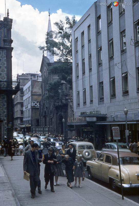 Avenida Madero y antiguo Hotel Guardiola (1955)