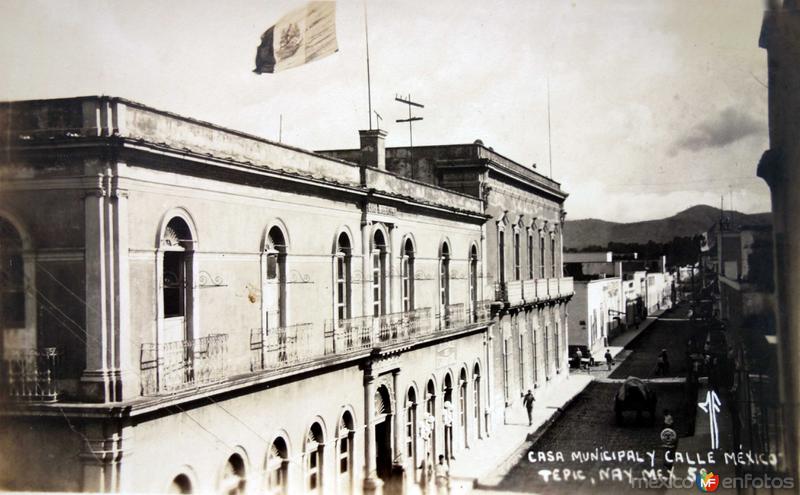 Casa municipal y calle Mexico.